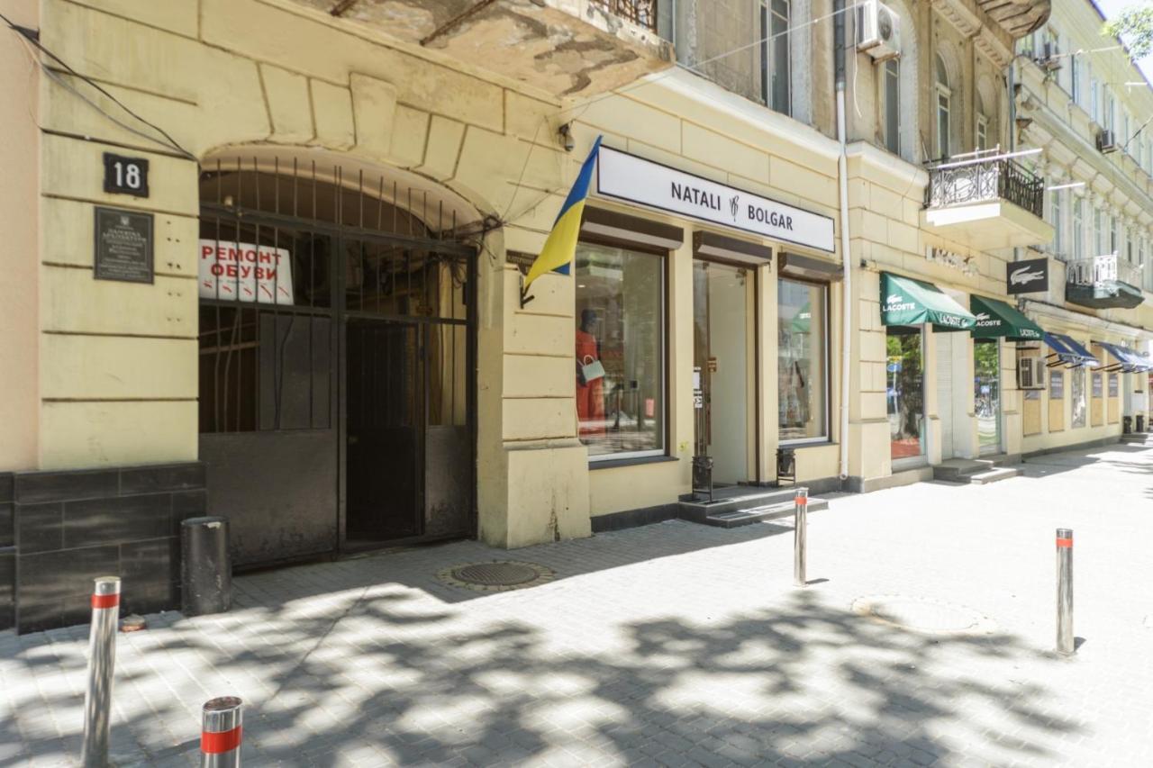 Comfortable Apartment In The Very Center Of Odessa Luaran gambar